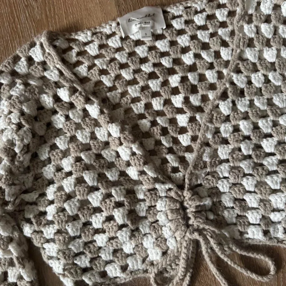Line and Dot Cream and White crochet‎ crop tie top Size small